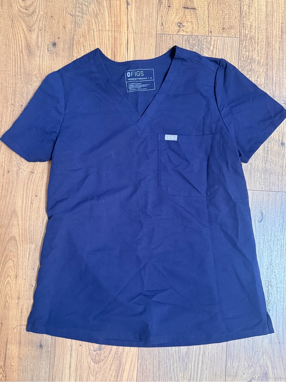 FIGS women’s small Catarina scrub top - Navy Blue